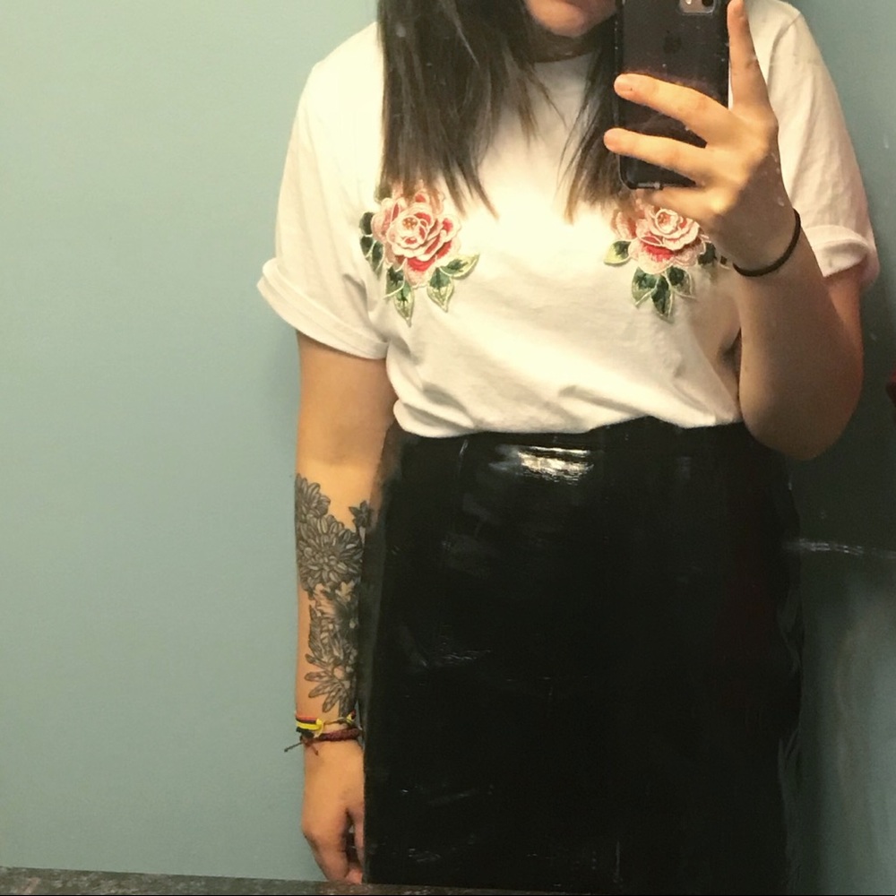 White floral aplique t shirt